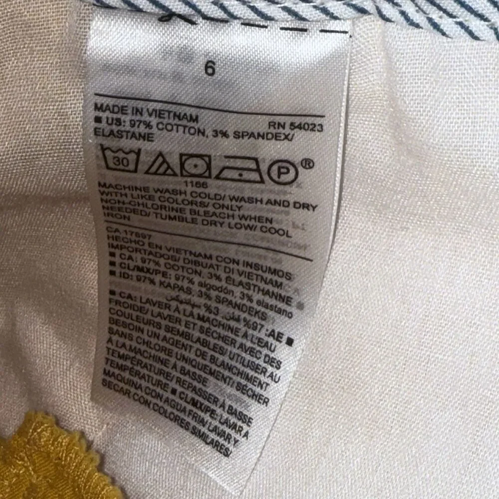 Old Navy Women's Everyday Shorts, Size 6 Yellow Pocket Summer Lightweight